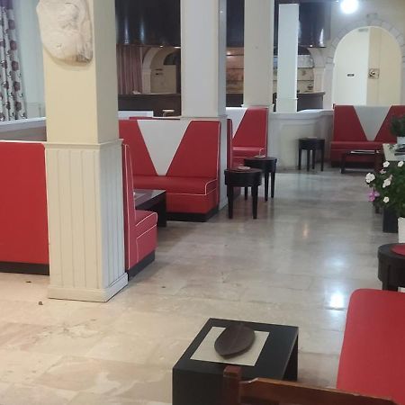 Pantheon Hall Hotel Mesongi Bagian luar foto