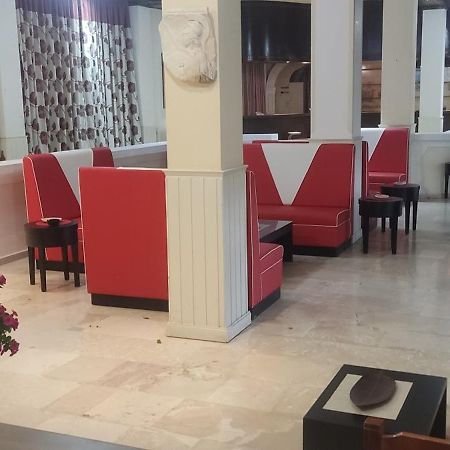 Pantheon Hall Hotel Mesongi Bagian luar foto