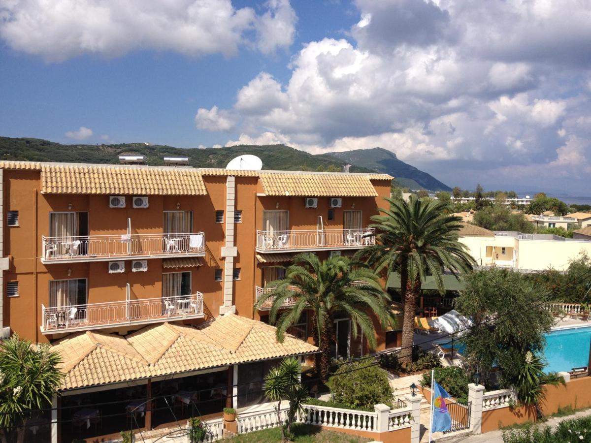 Pantheon Hall Hotel Mesongi Bagian luar foto