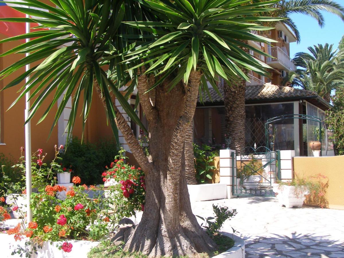 Pantheon Hall Hotel Mesongi Bagian luar foto