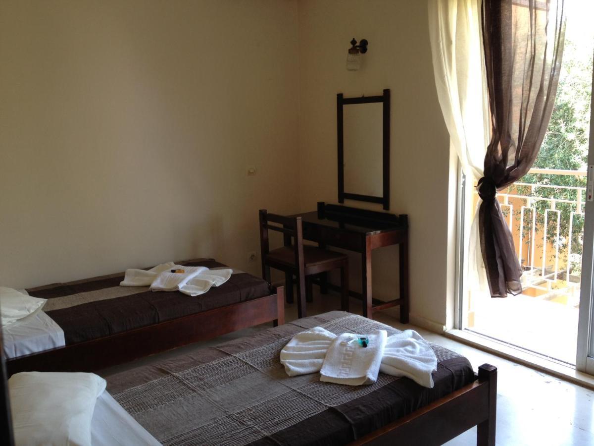 Pantheon Hall Hotel Mesongi Bagian luar foto