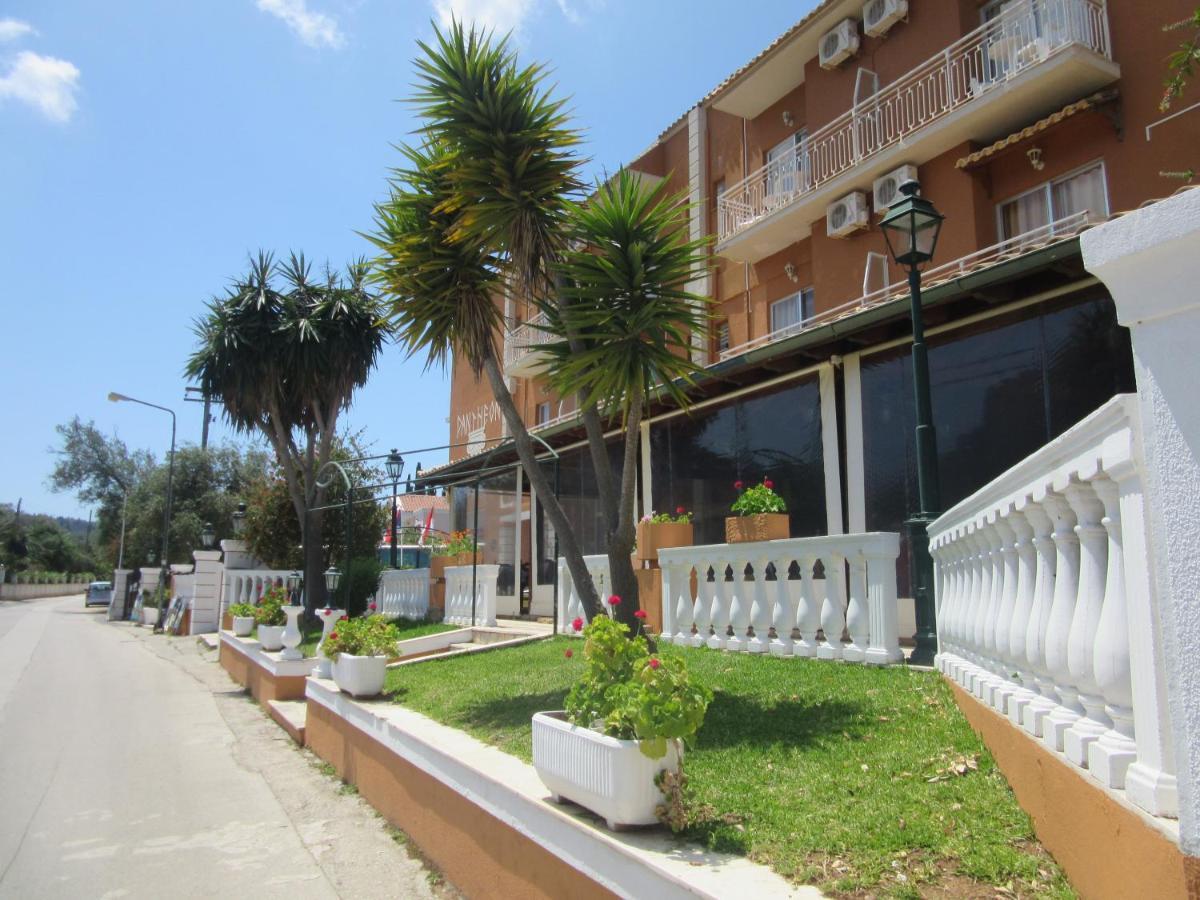 Pantheon Hall Hotel Mesongi Bagian luar foto