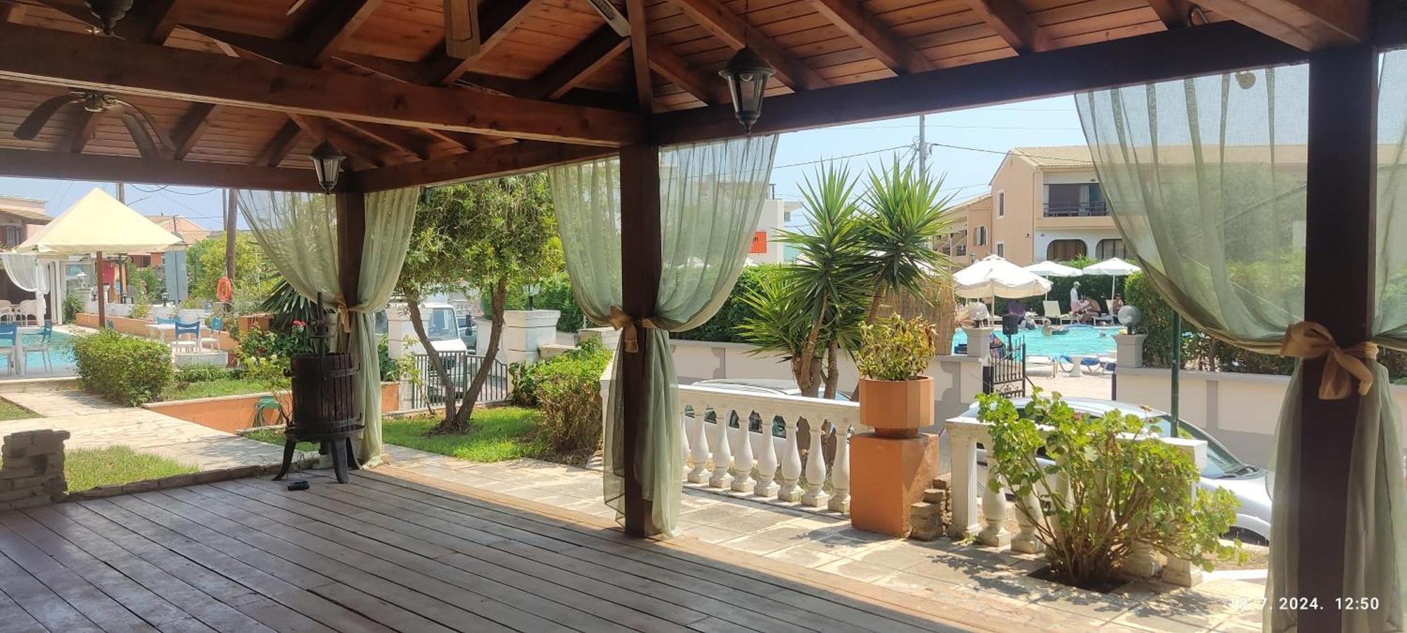 Pantheon Hall Hotel Mesongi Bagian luar foto