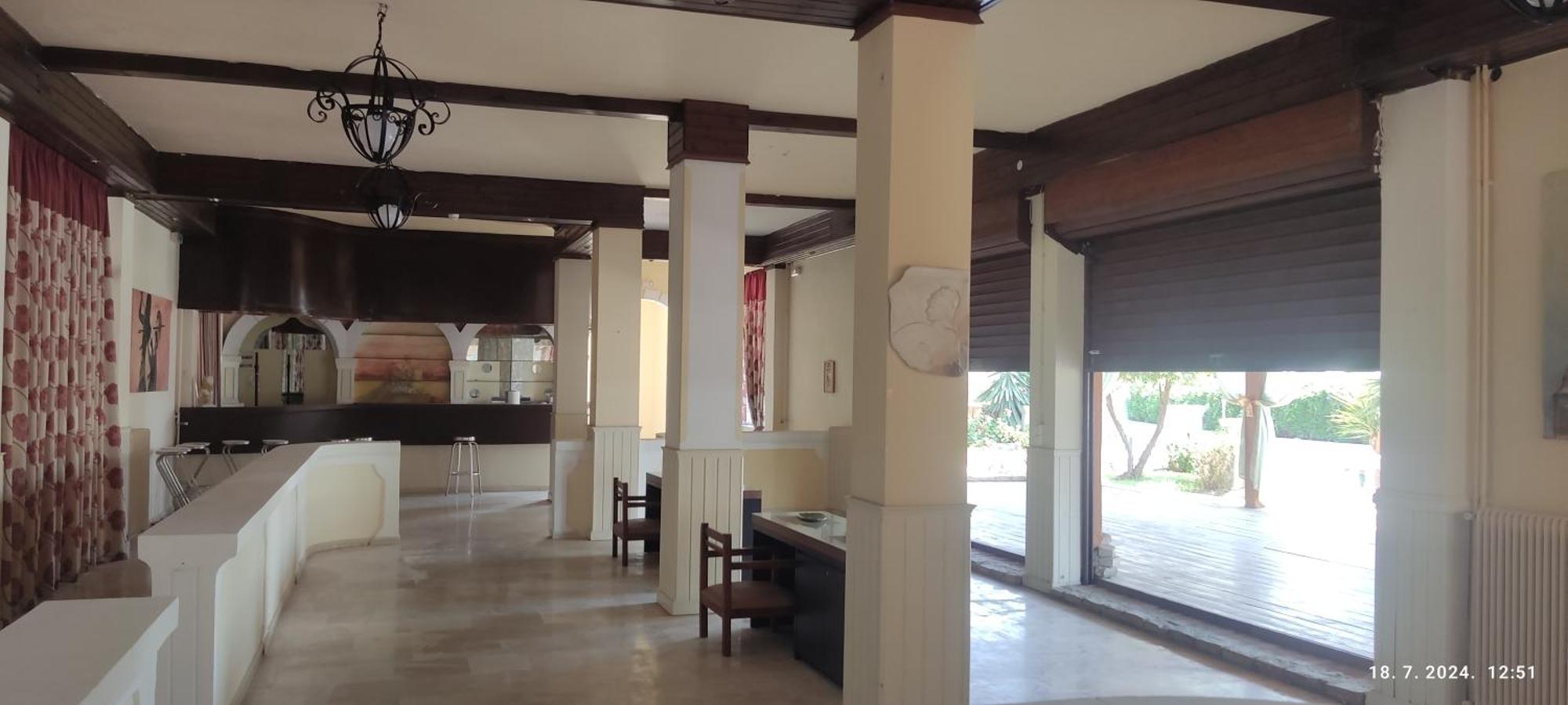 Pantheon Hall Hotel Mesongi Bagian luar foto