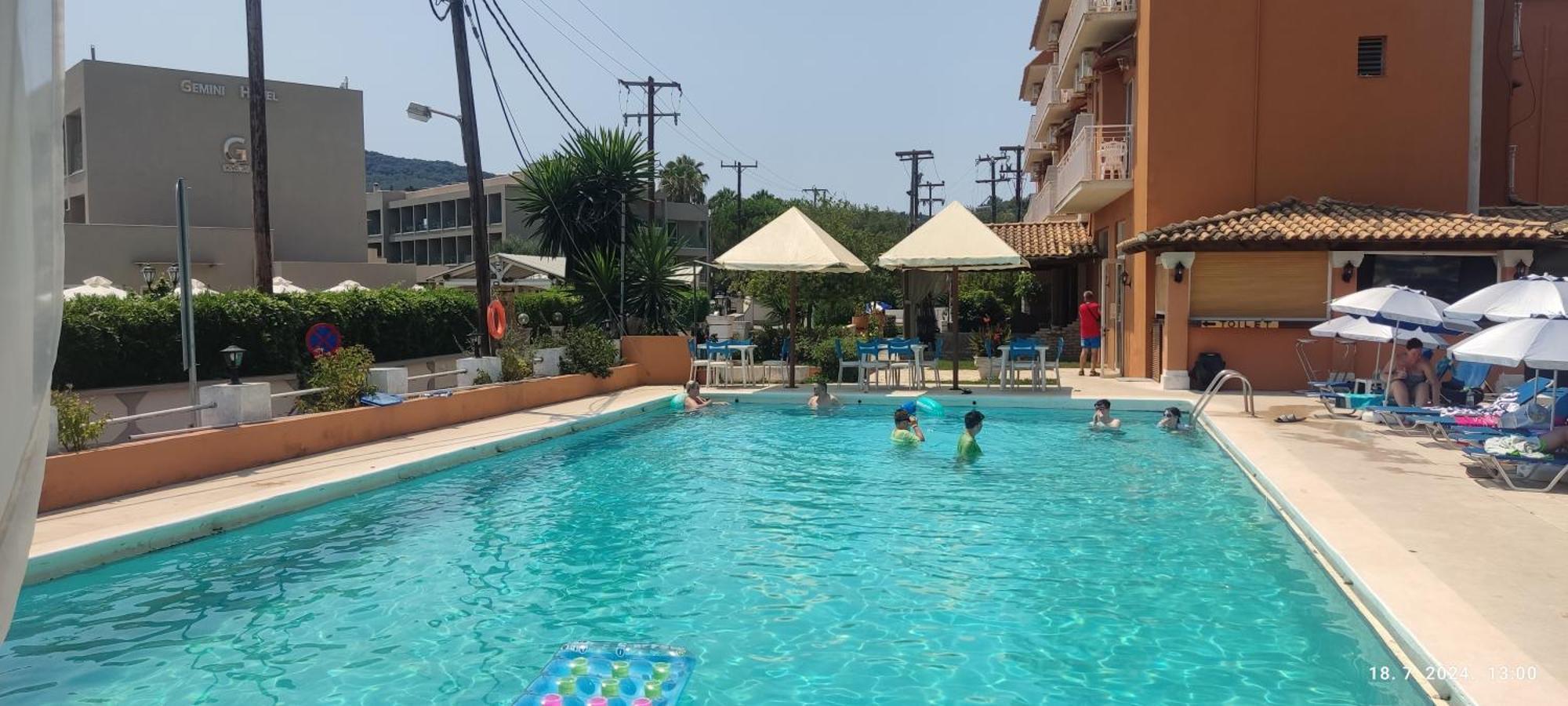 Pantheon Hall Hotel Mesongi Bagian luar foto