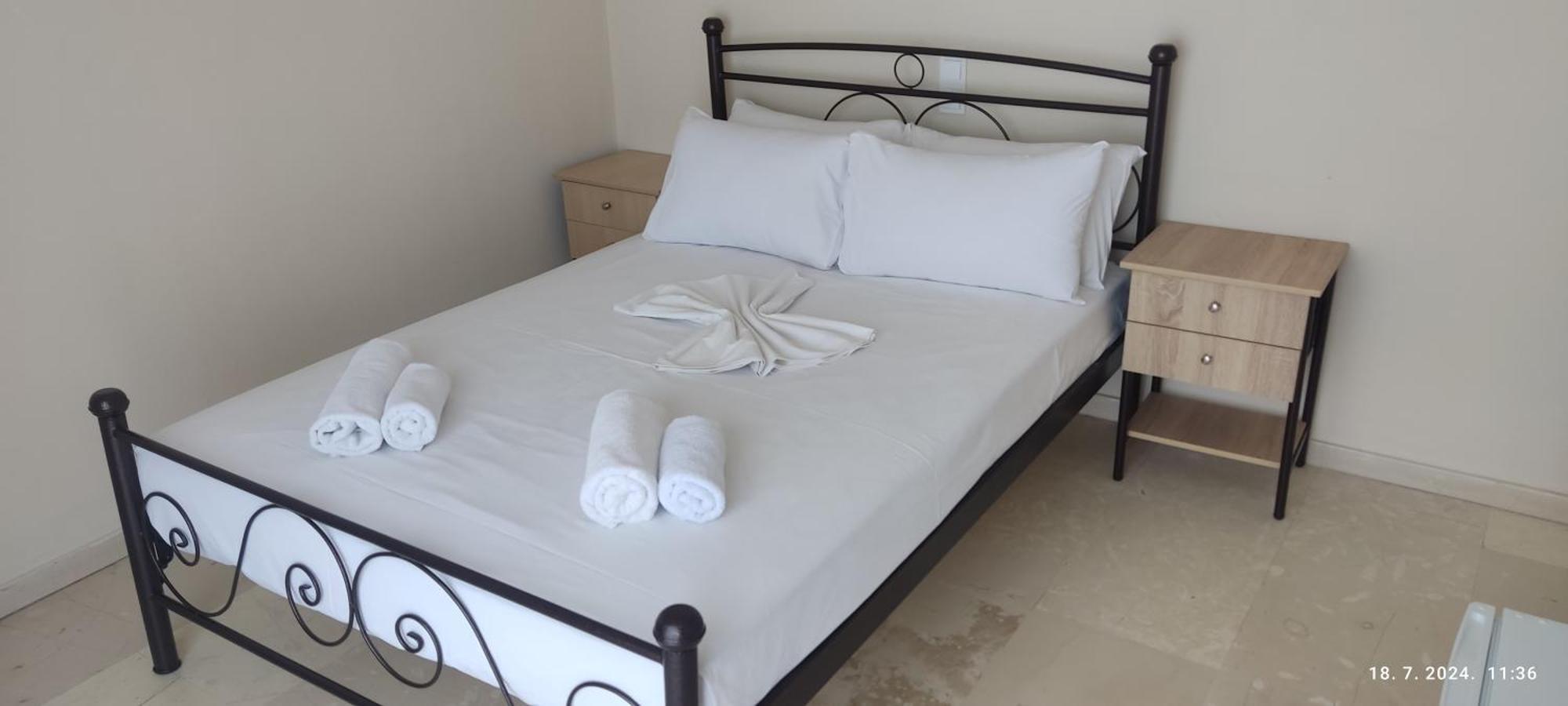 Pantheon Hall Hotel Mesongi Bagian luar foto