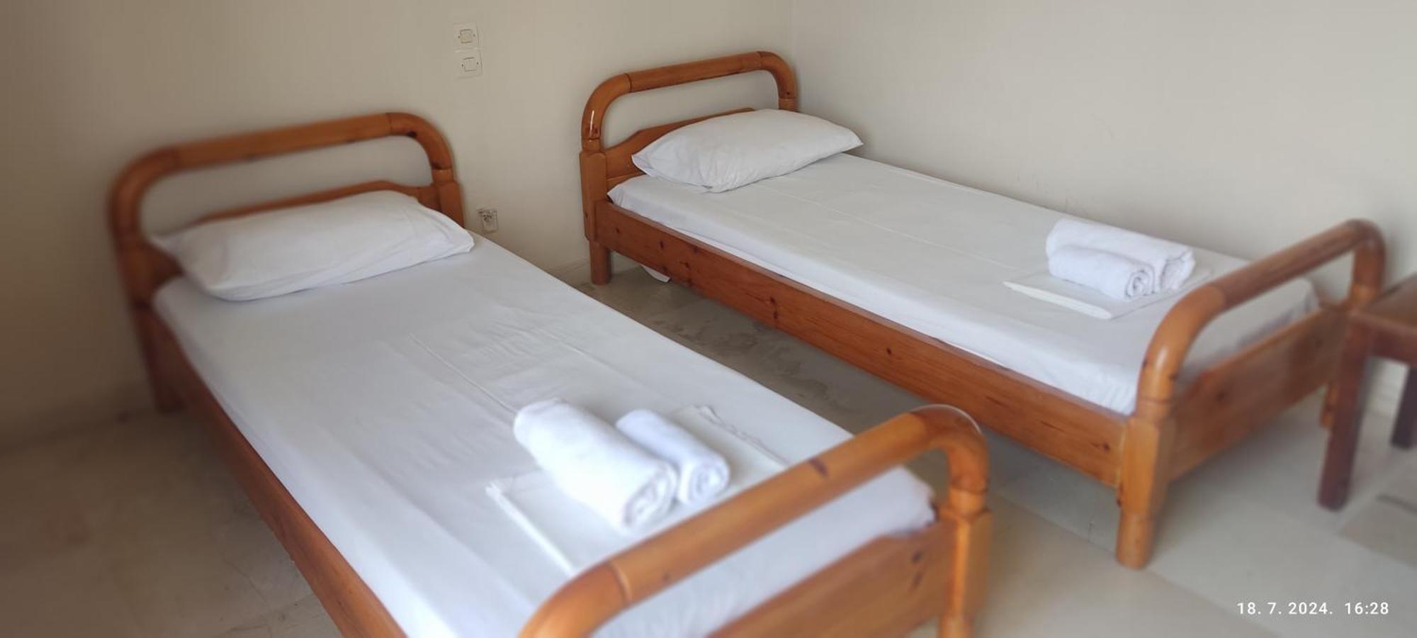 Pantheon Hall Hotel Mesongi Bagian luar foto