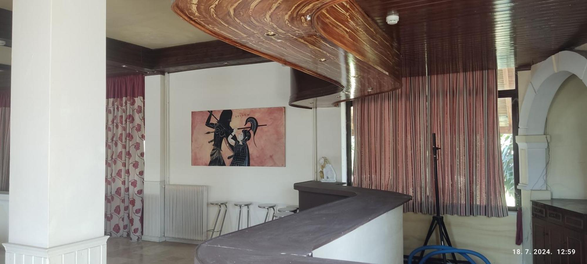 Pantheon Hall Hotel Mesongi Bagian luar foto