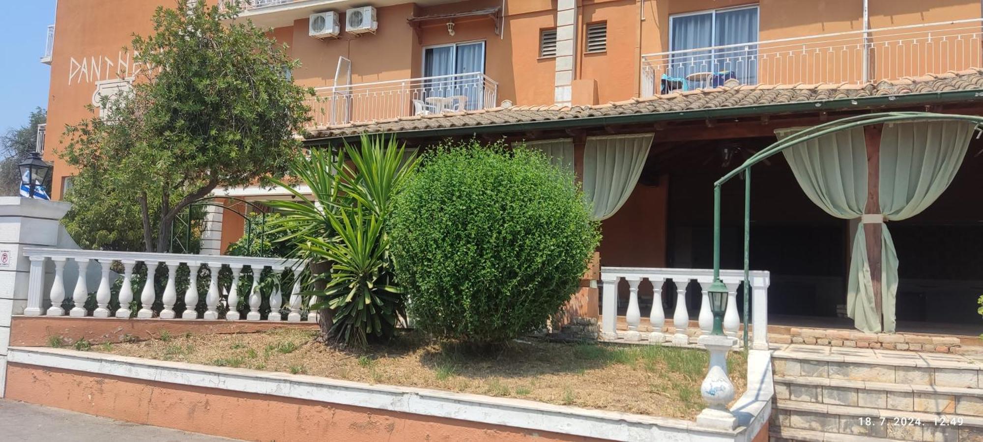 Pantheon Hall Hotel Mesongi Bagian luar foto