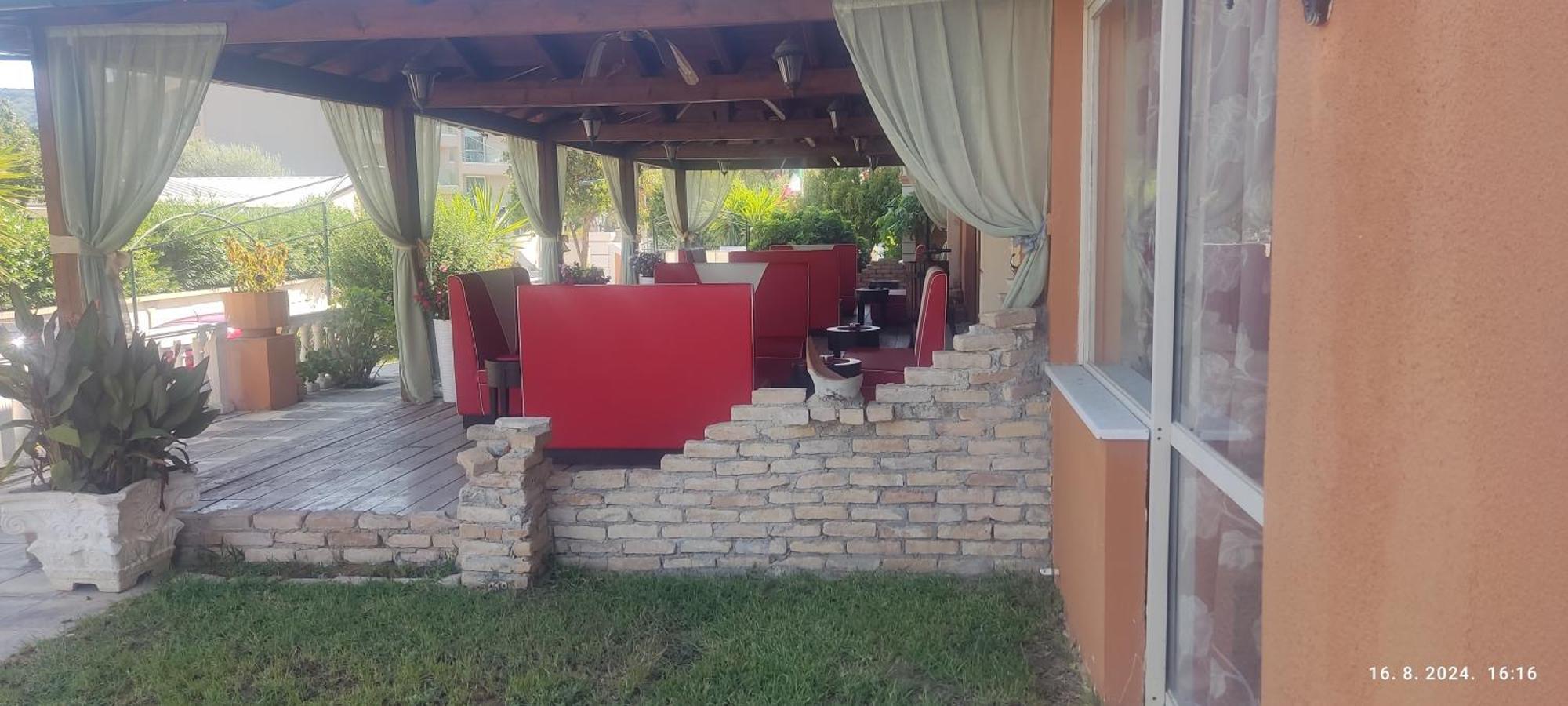 Pantheon Hall Hotel Mesongi Bagian luar foto
