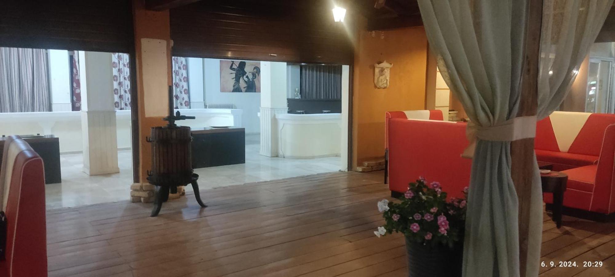 Pantheon Hall Hotel Mesongi Bagian luar foto