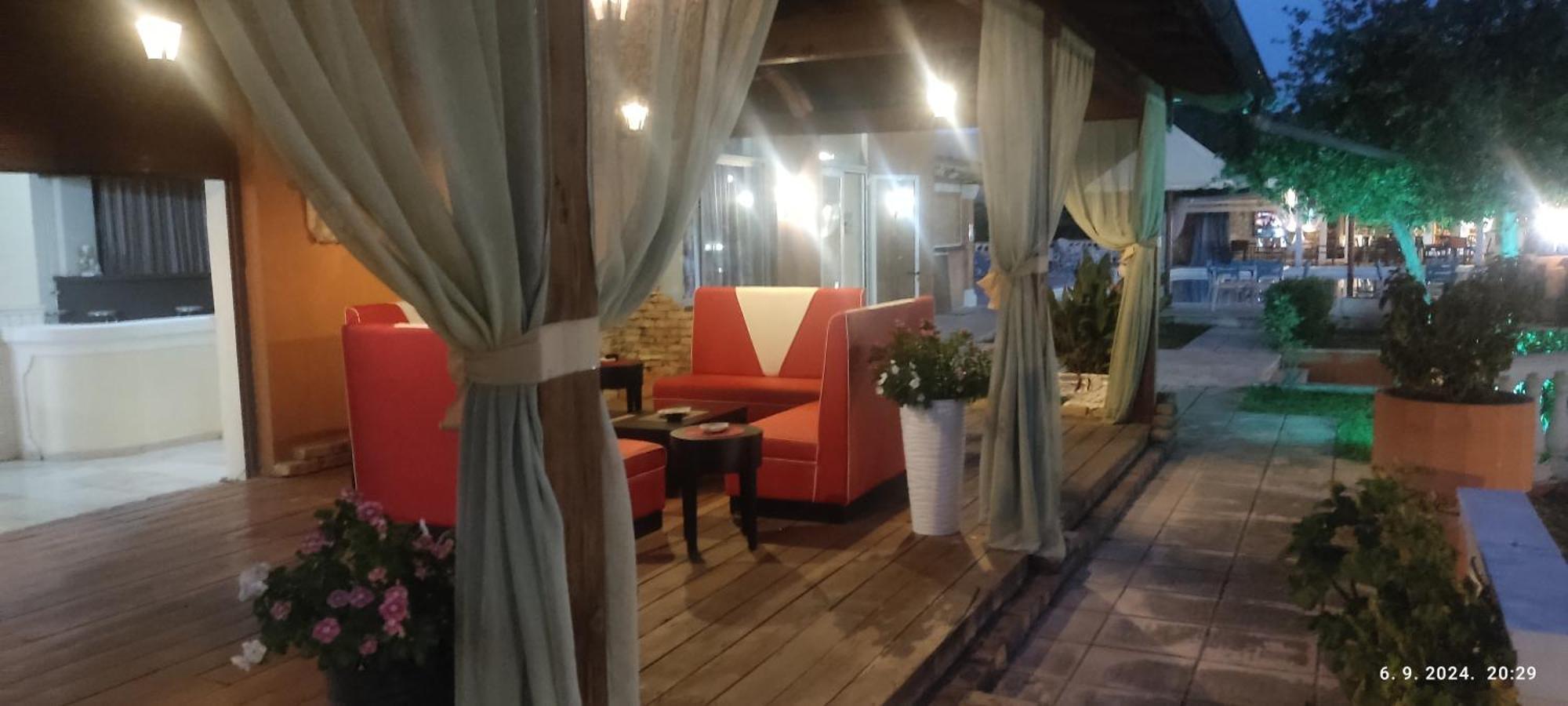 Pantheon Hall Hotel Mesongi Bagian luar foto