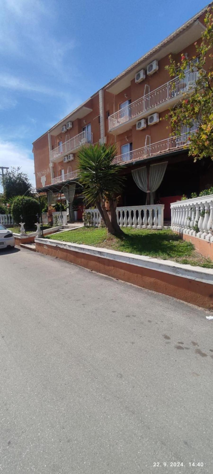 Pantheon Hall Hotel Mesongi Bagian luar foto