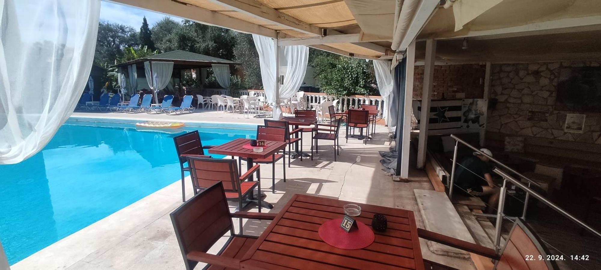 Pantheon Hall Hotel Mesongi Bagian luar foto